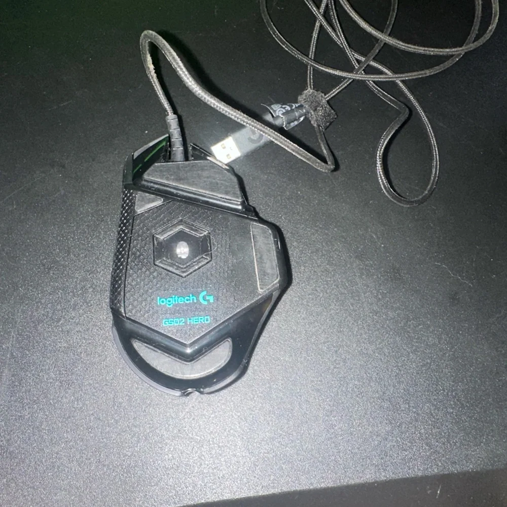 logitech G502 HERO light speed computer mouse